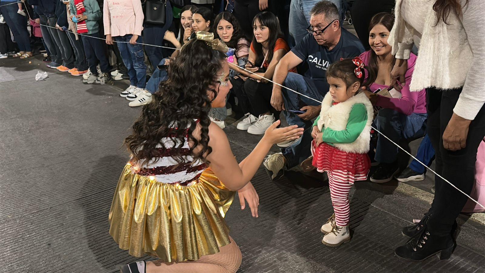 $!Animan con Desfile Navideño espíritu decembrino en Culiacán