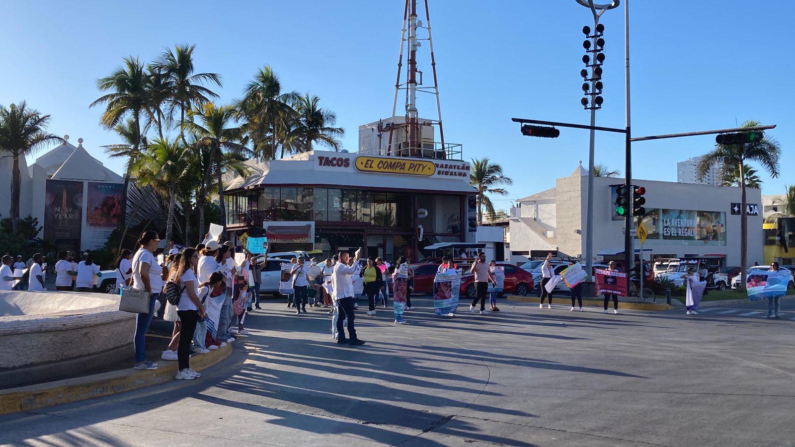 $!Familiares de desaparecidos claman justicia por el malecón de Mazatlán