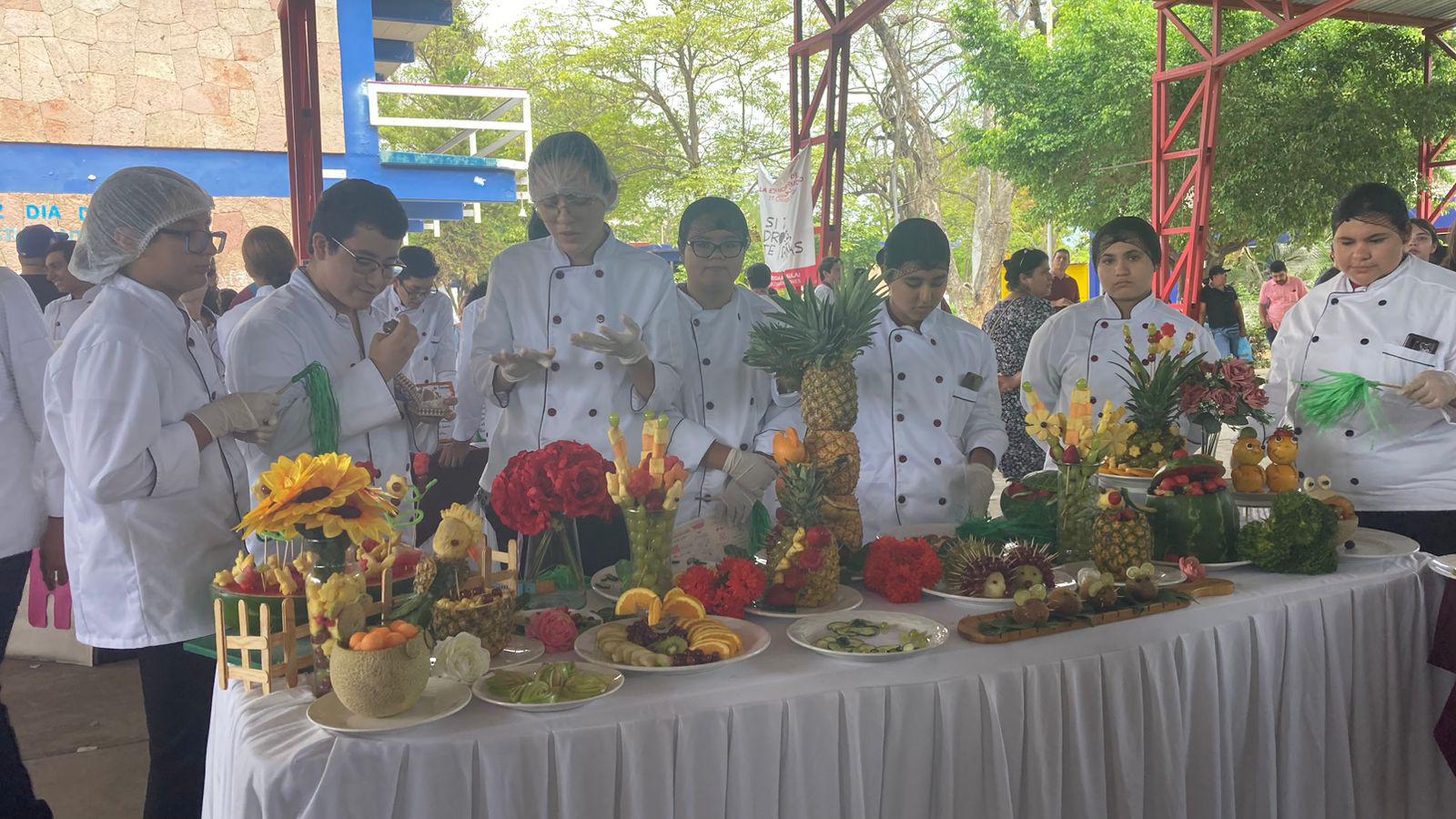 $!Alumnos de CBTIS 51, en Mazatlán, presentan el proyecto ‘Aprender para emprender’