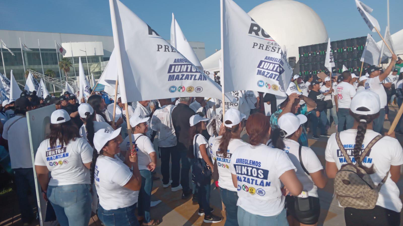 $!Simpatizantes arman ‘fiesta’ previo a debate de candidatos a la Alcaldía de Mazatlán
