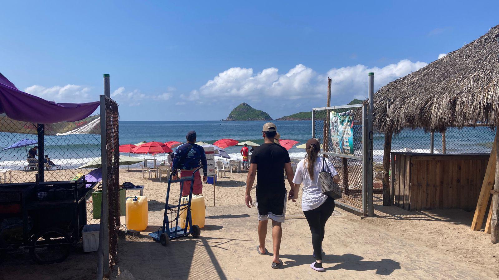 $!Accesos a playas de Mazatlán se mantienen abiertos tras manifestación