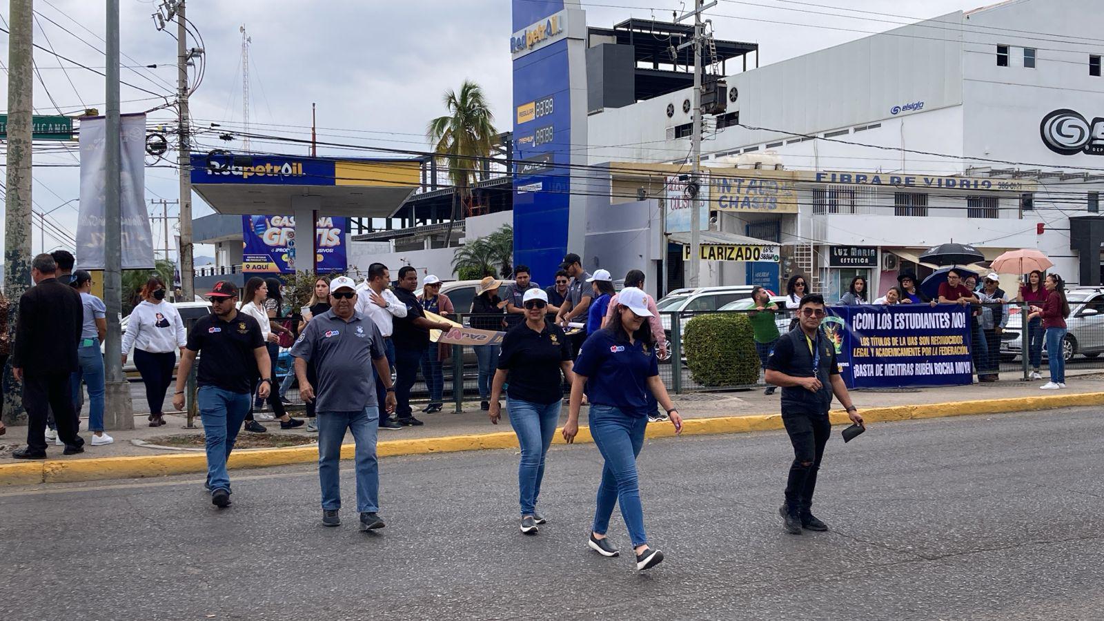 $!Trabajadores y alumnos de la UAS hacen manifestación pacífica en Mazatlán, Culiacán y Los Mochis