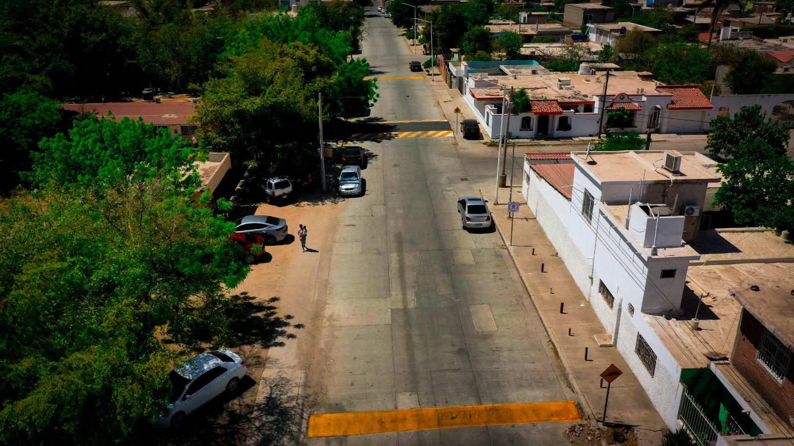 $!¡A reducir la velocidad! Pintan cruces peatonales frente a escuelas