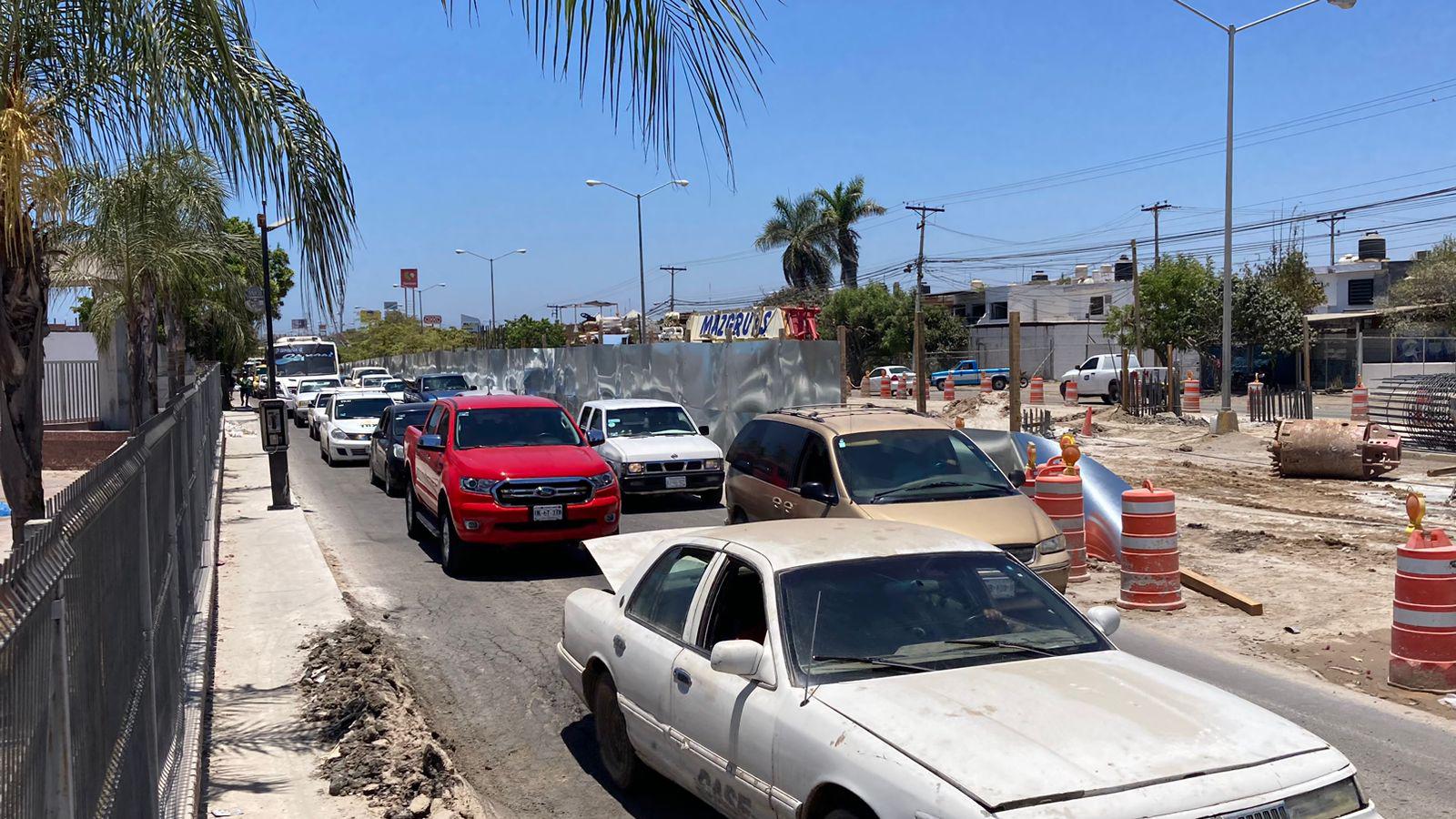 $!Continúa construcción de puente a desnivel en el Libramiento Colosio