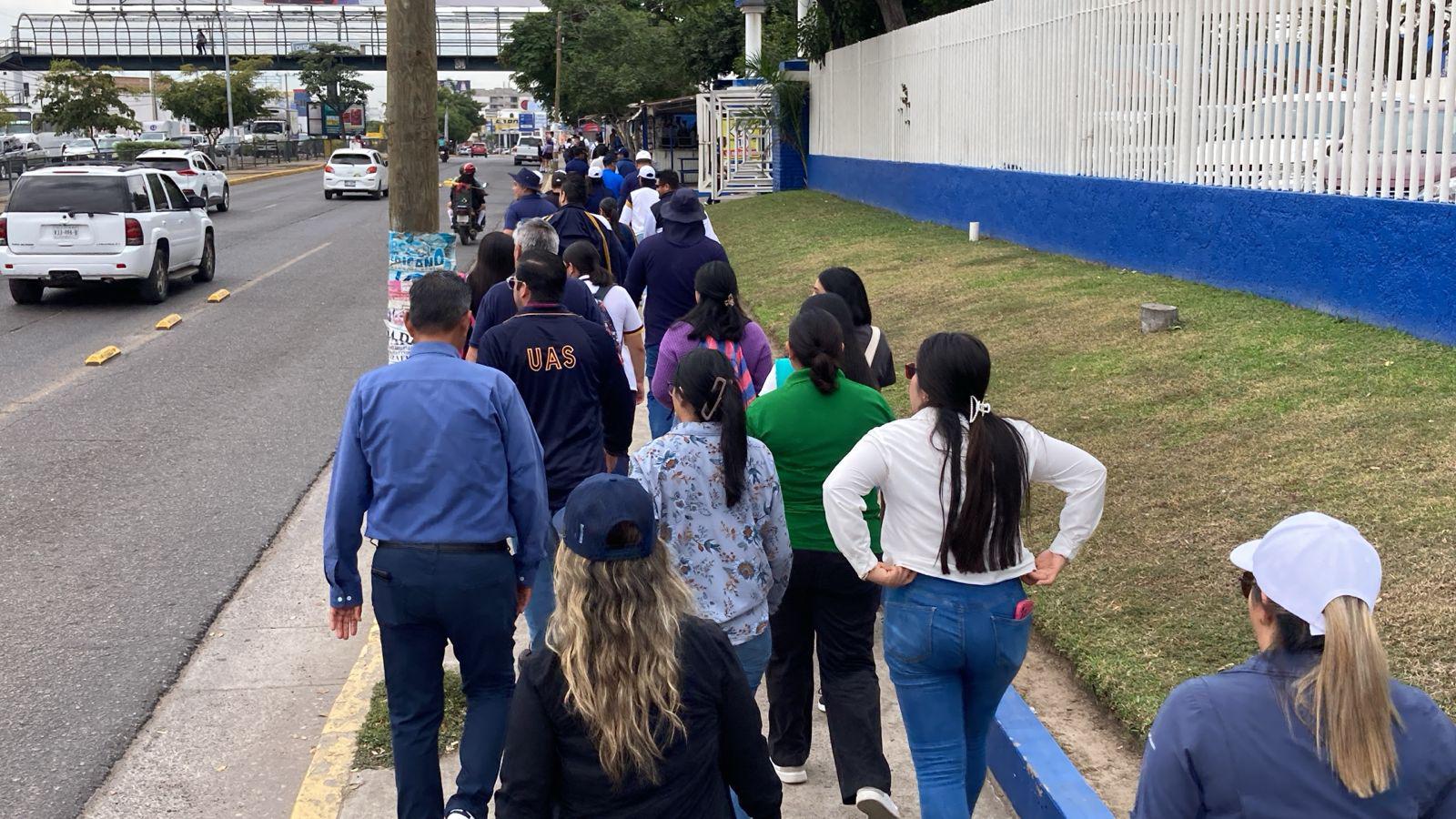 $!Trabajadores y alumnos de la UAS hacen manifestación pacífica en Mazatlán, Culiacán y Los Mochis