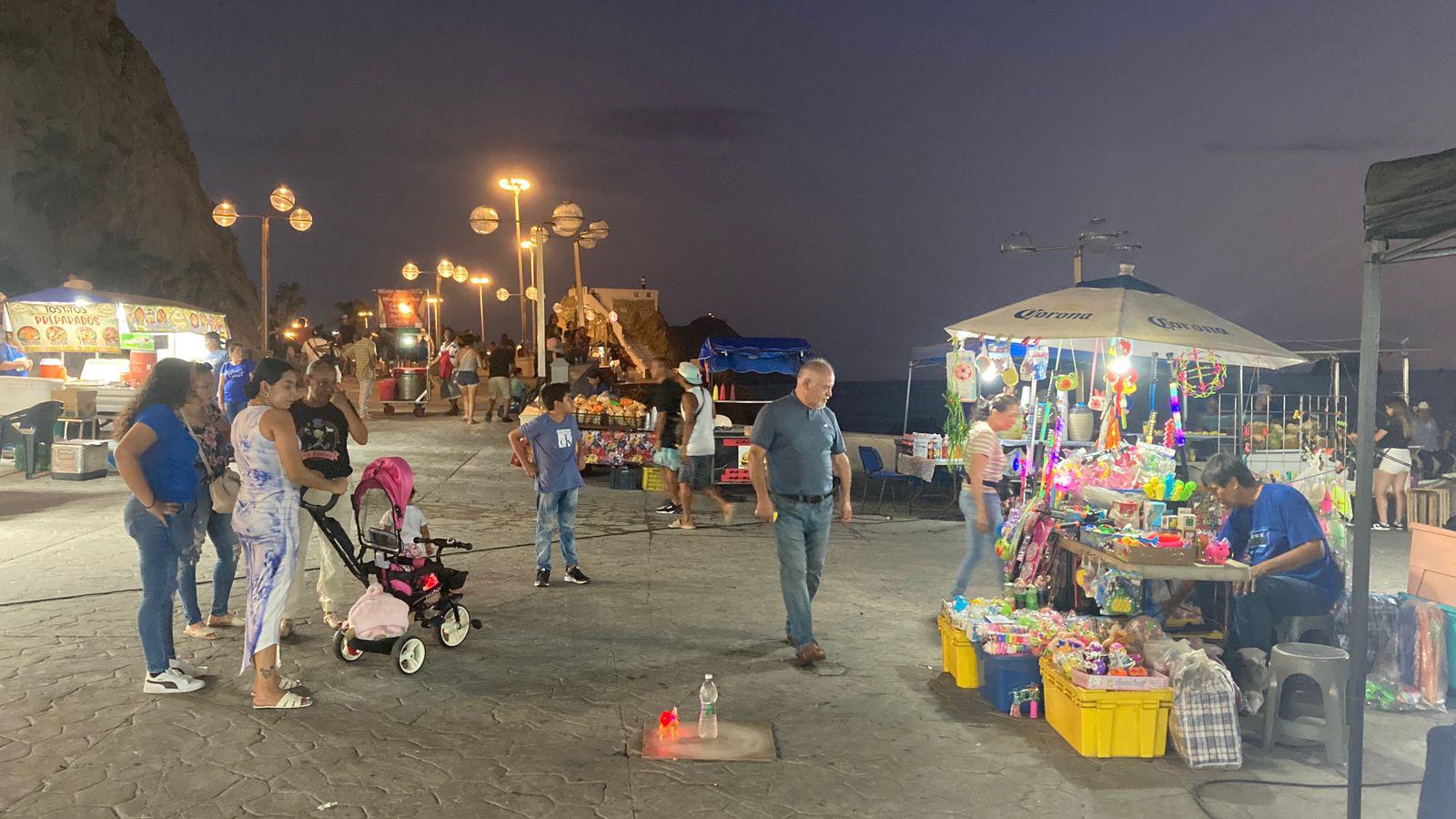 $!Reportan vendedores de glorieta Sánchez Taboada bajas ventas en la última semana