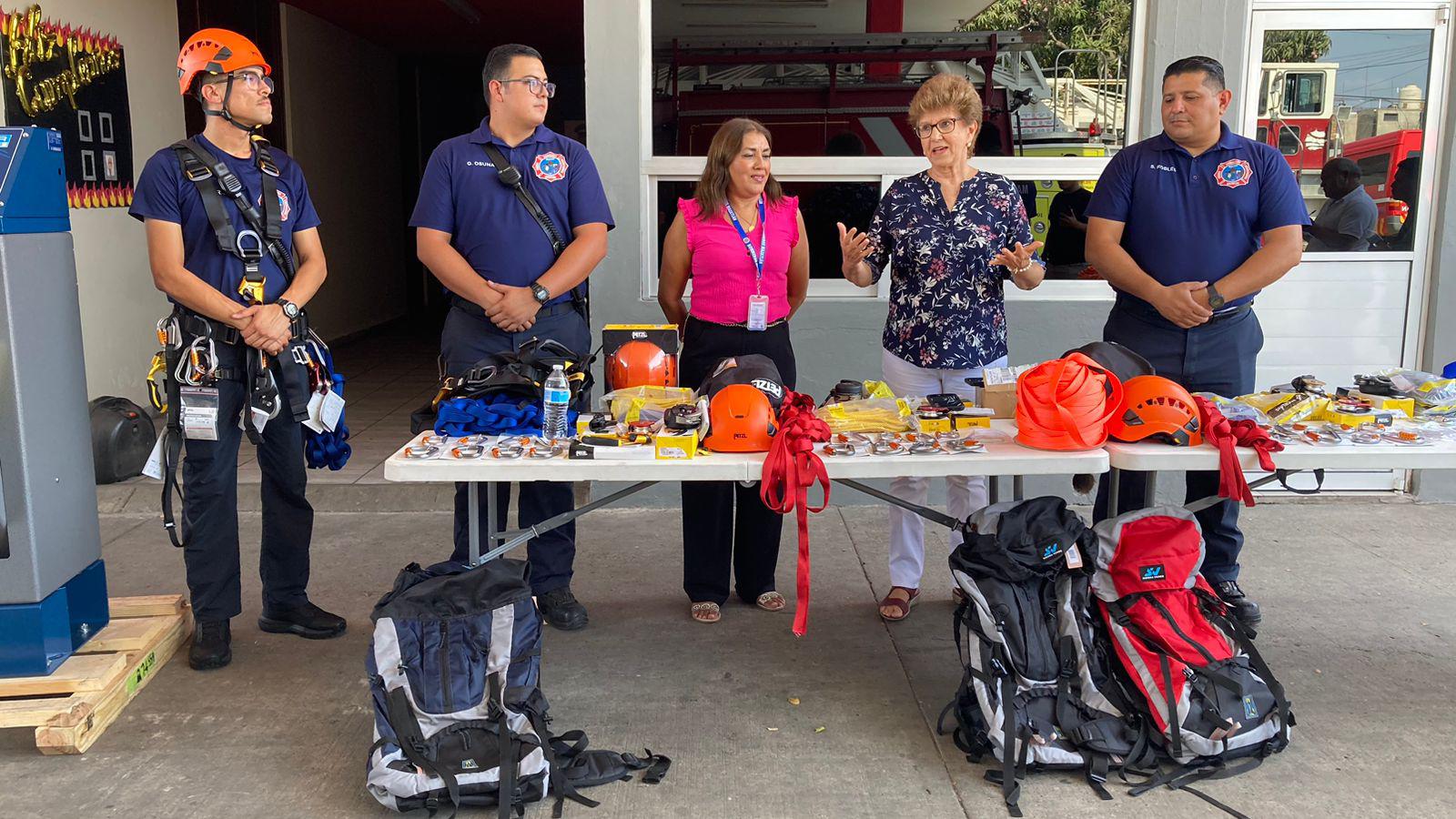 $!Entregan equipo de rescate y compresor por $2 millones al Cuerpo de Bomberos de Mazatlán