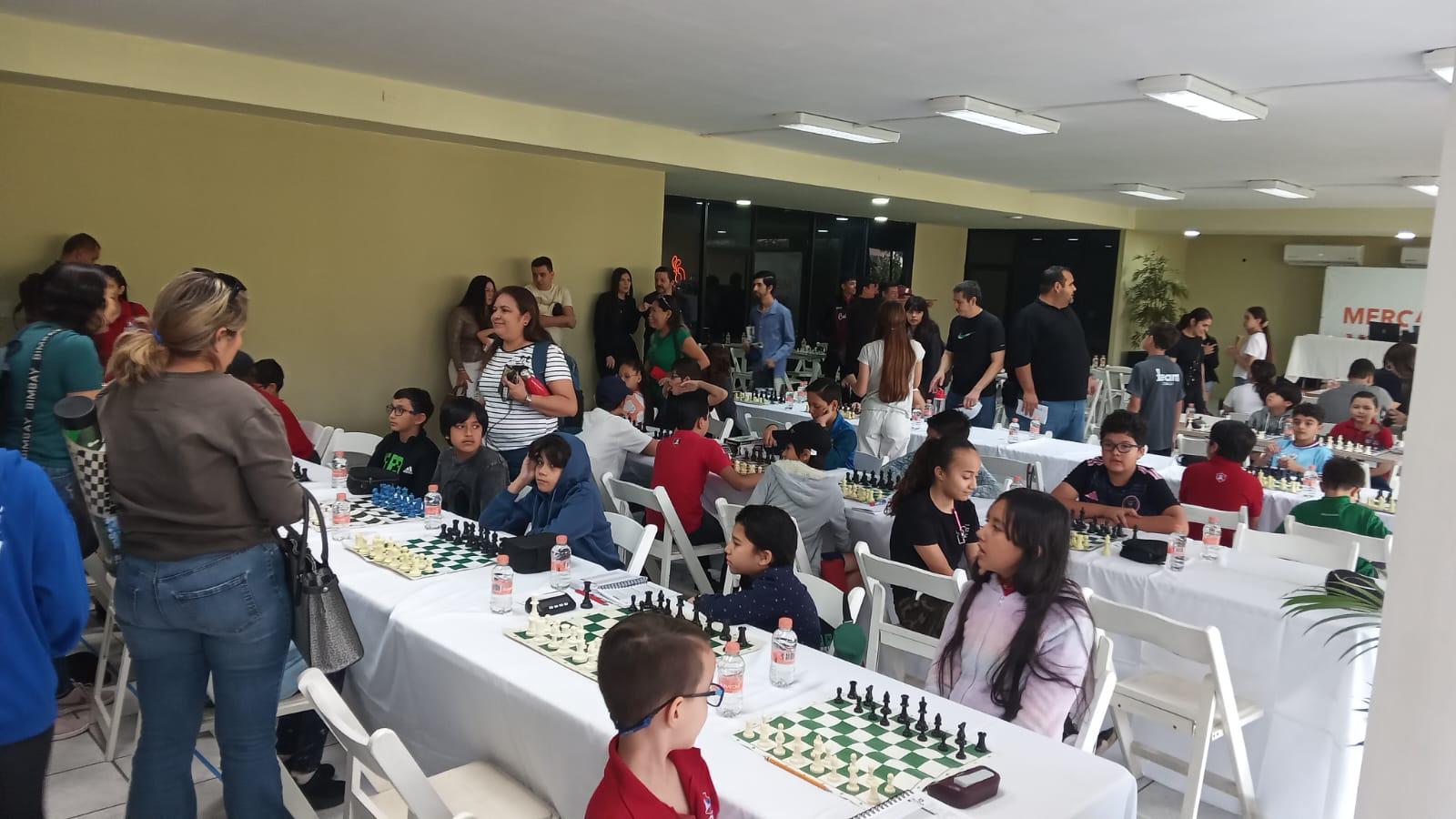 $!Inauguran la segunda edición del Torneo de Ajedrez Blanco y Negro en Yameto Café con Voz