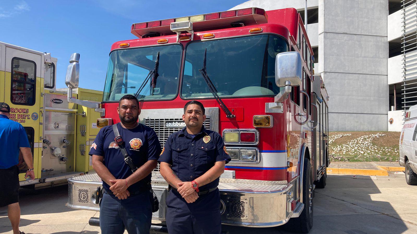 $!Bomberos Veteranos de Mazatlán reciben de manera simbólico donativo de camiones por parte de Rotarios de Canadá