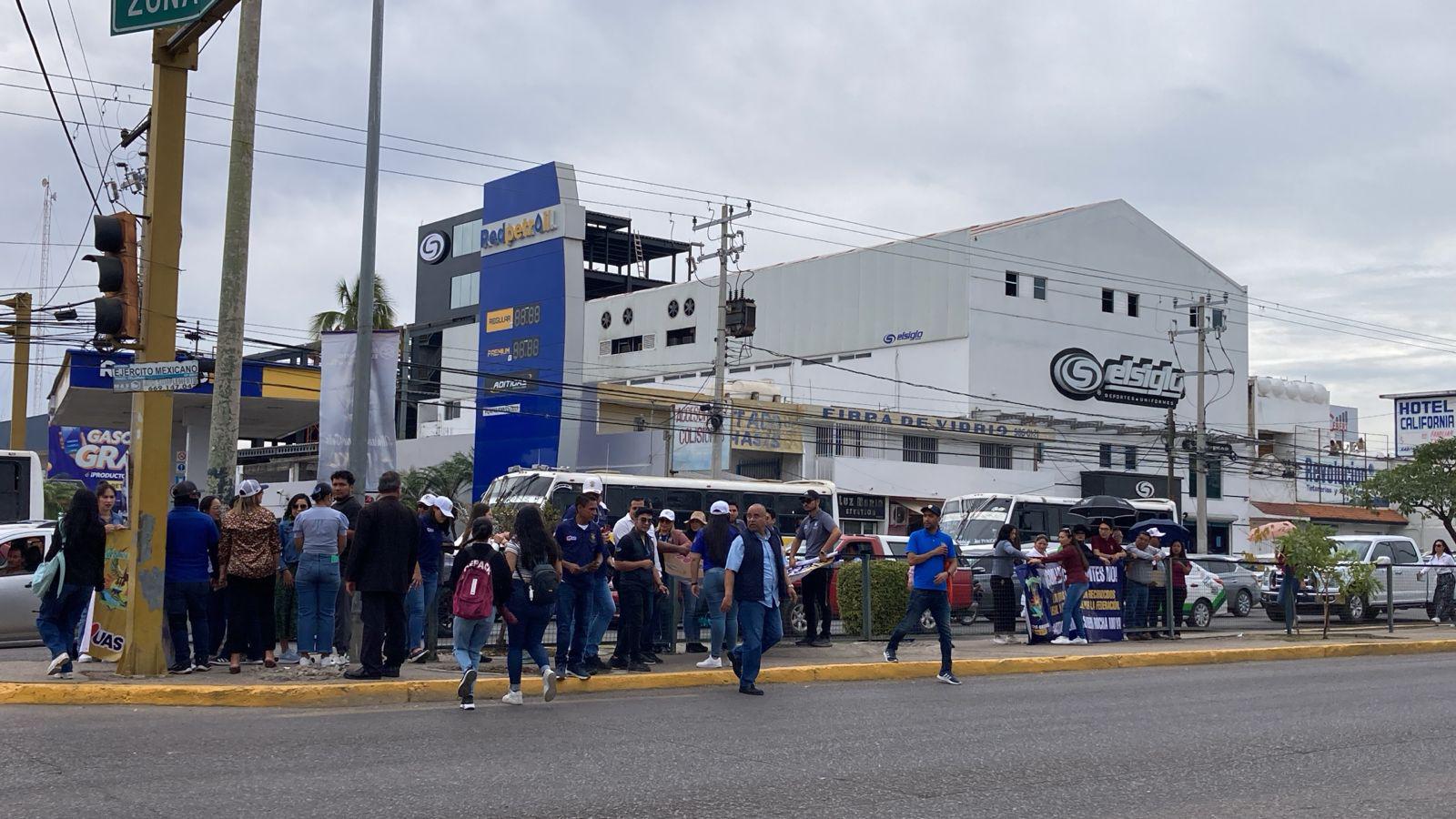 $!Trabajadores y alumnos de la UAS hacen manifestación pacífica en Mazatlán, Culiacán y Los Mochis