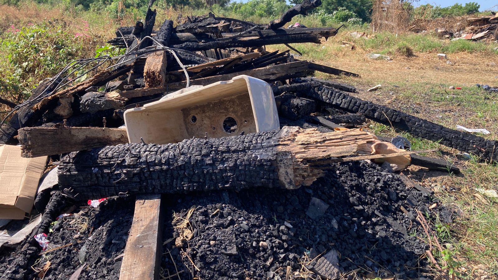 $!Familia pide apoyo tras perderlo todo en incendio en la invasión Bugambilias