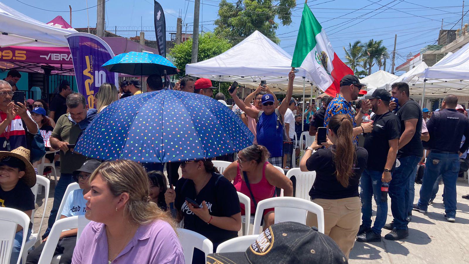 $!Vecinos, amigos y ciudadanos de Mazatlán comienzan a llenar la Colonia Montuosa para apoyar al ‘Green’