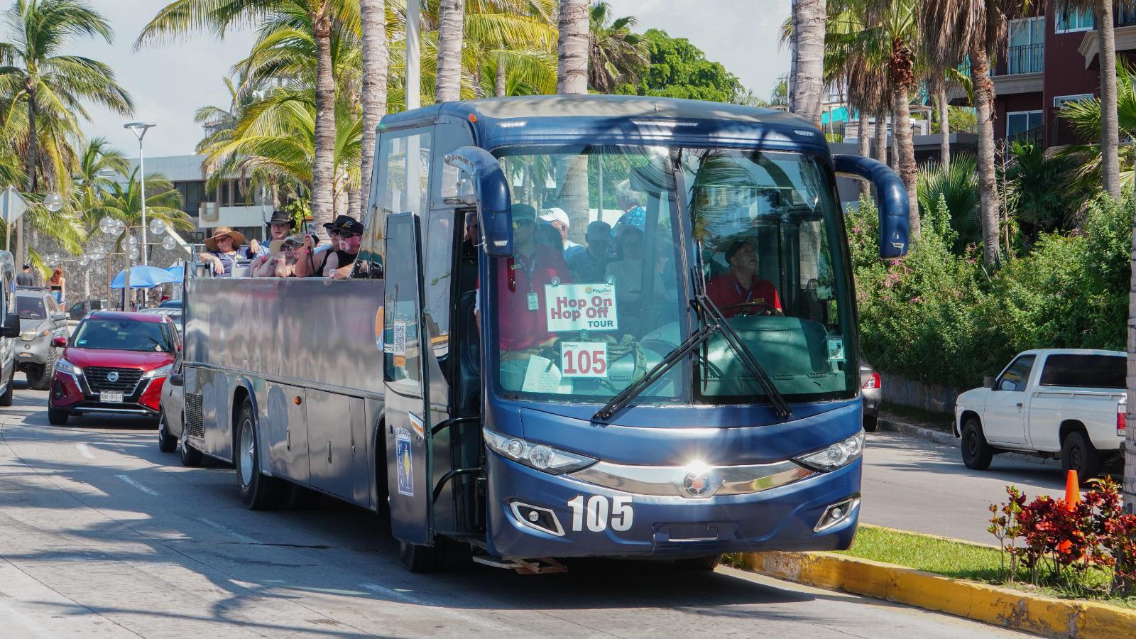 $!Mazatlán recibe 8 mil 338 pasajeros en 2 cruceros turísticos, durante esta semana