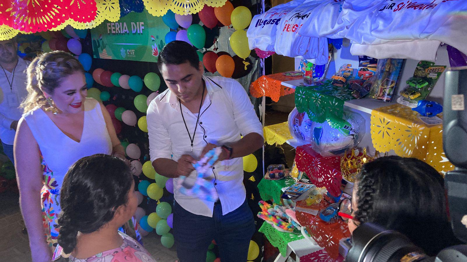 $!Recorre Alcalde de Mazatlán verbena popular del Día de la Independencia