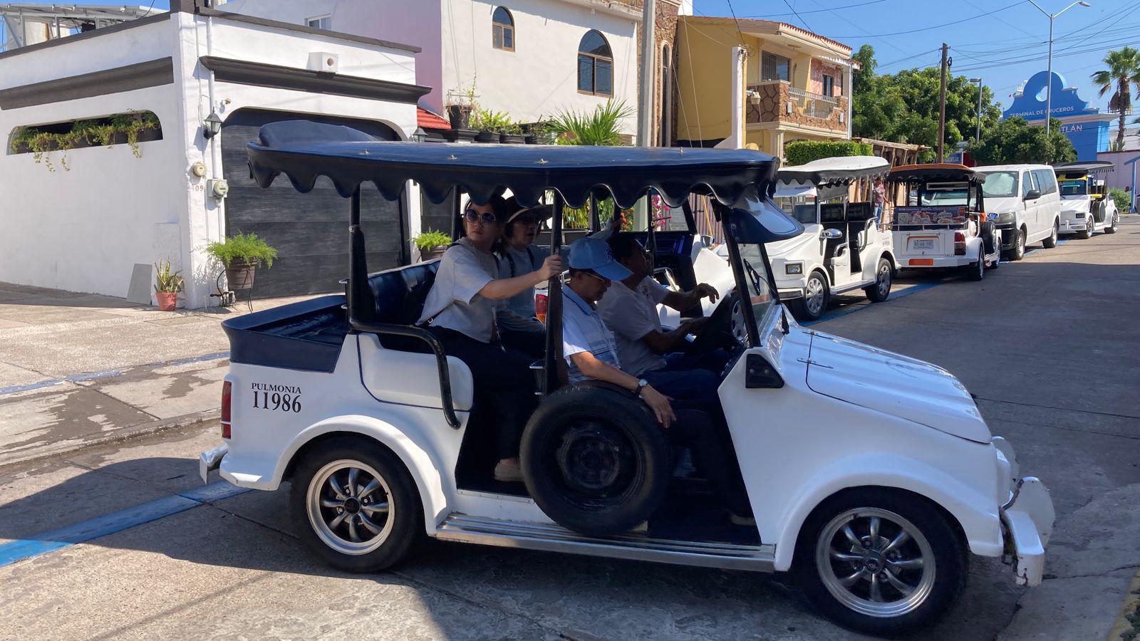 $!Llegan 6 mil 859 pasajeros y 2 mil 702 tripulantes a Mazatlán a bordo de dos cruceros; hay poca vigilancia en rutas