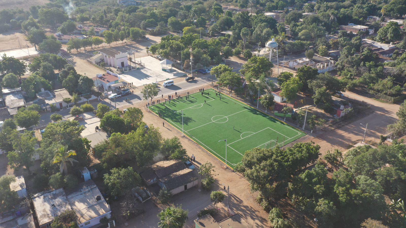 $!Entregan cancha de futbol, acciones de vivienda e inauguran obras de rehabilitación en Tepuche