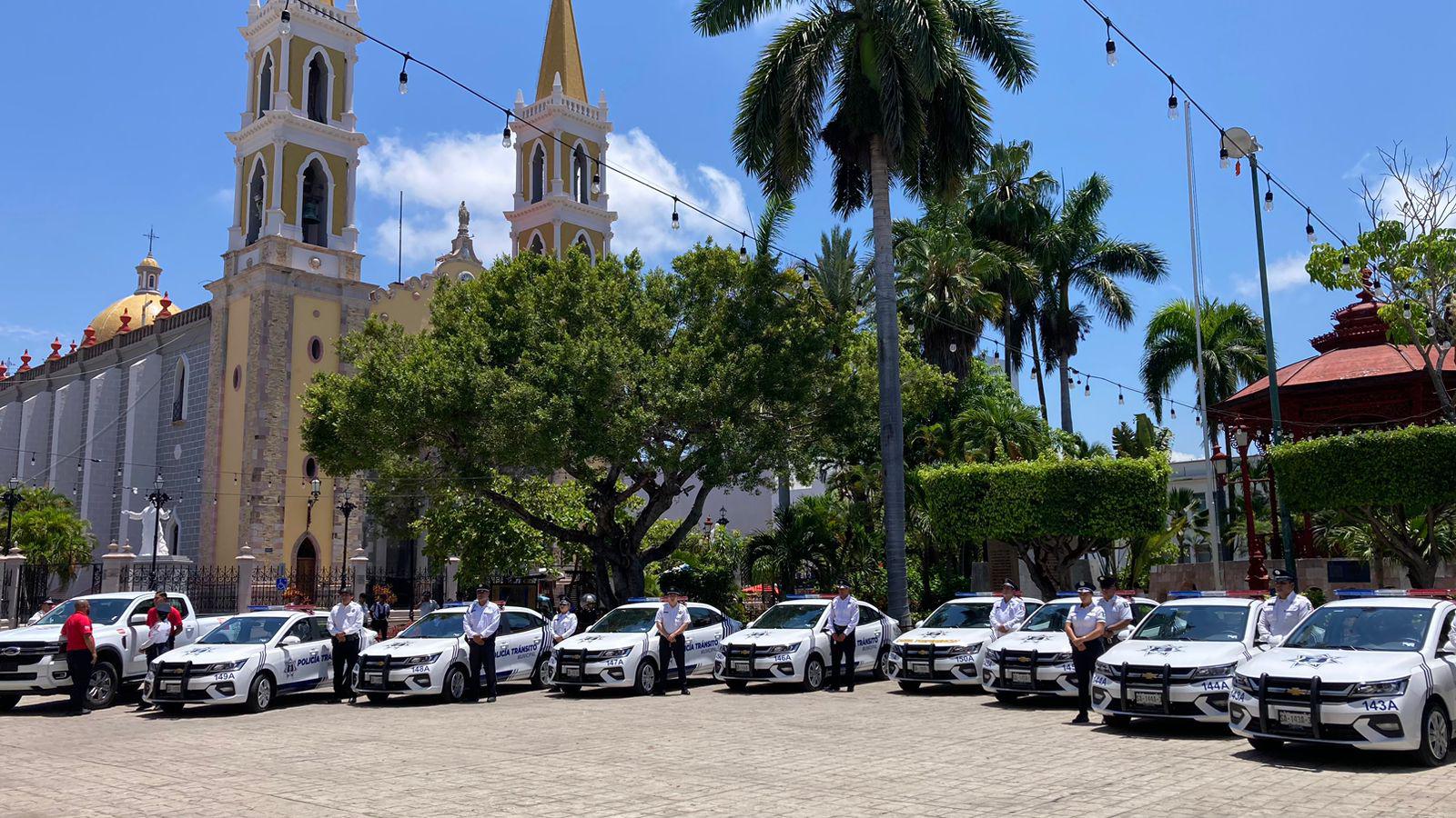 $!Entregan 10 patrullas a Policía de Tránsito y dos a Protección Civil