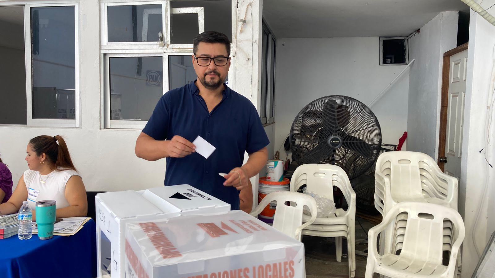 $!Militantes del PAN en Mazatlán acuden a votar en elecciones internas