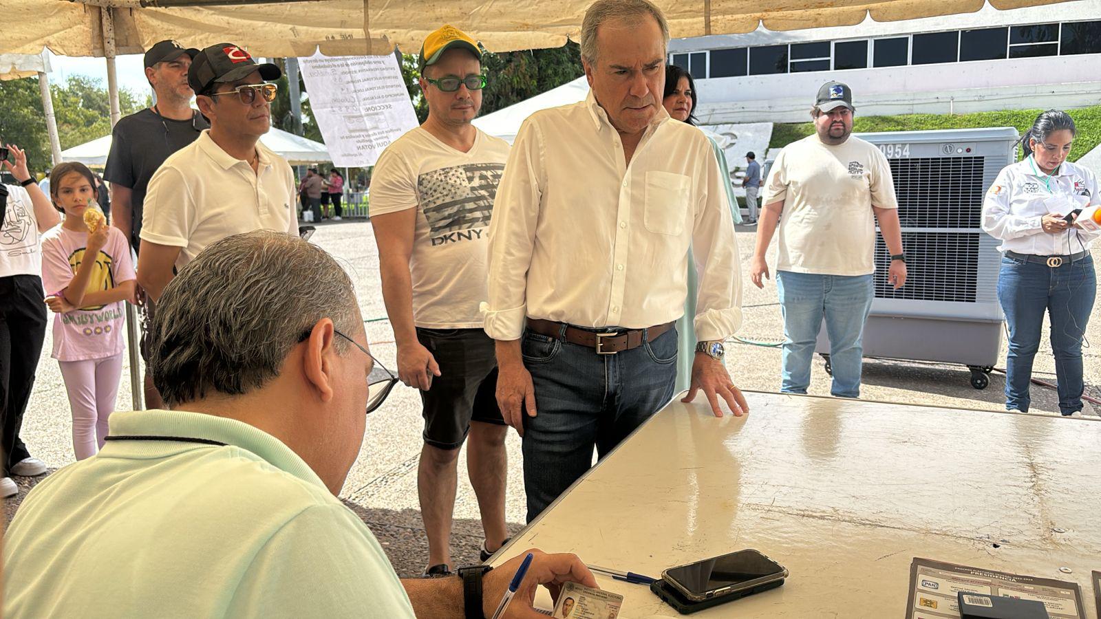 $!Con 30 minutos de retraso, inicia jornada electoral casilla de SEPyC en Culiacán