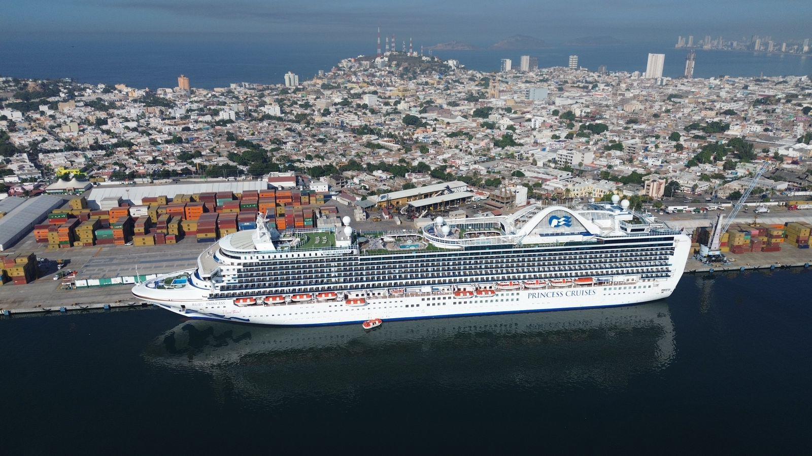 $!Arriba el crucero ‘Ruby Princess’ a Mazatlán con 3 mil 056 pasajeros