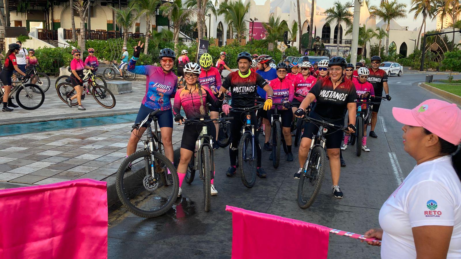 $!Ciclistas se suman a la Rodada con Amor en el Día Mundial de la Lucha contra el Cáncer de Mama