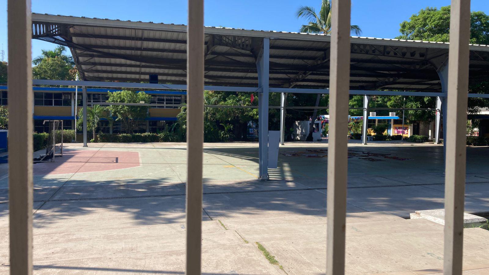 $!A falta de comunicado de la SEPyC, escuelas federales de Mazatlán no suspenden clases, pero registran ausentismo