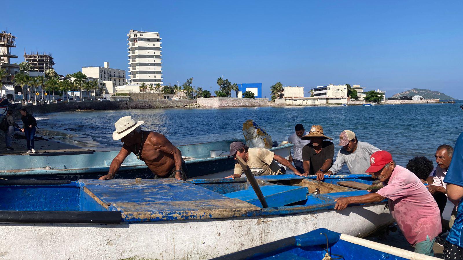 $!Vendedores de pescado en Mazatlán bajan sus precios ante la poca venta en los últimos meses