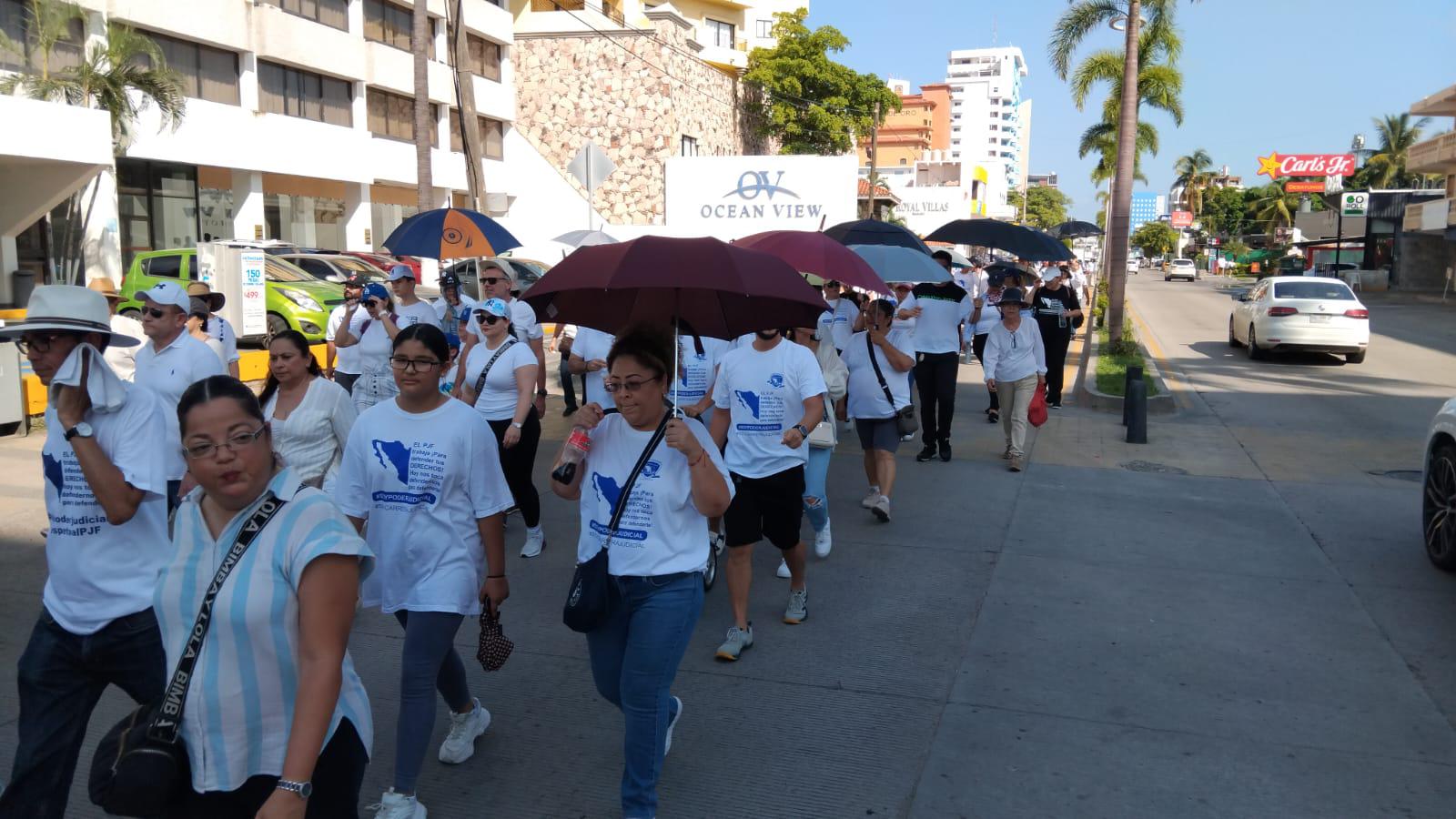 $!Marchan trabajadores del Poder Judicial de la Federación por la libertad y la justicia