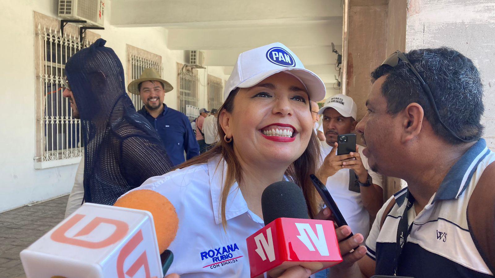 $!Se forma la Marea Rosa en Mazatlán para defender a la democracia