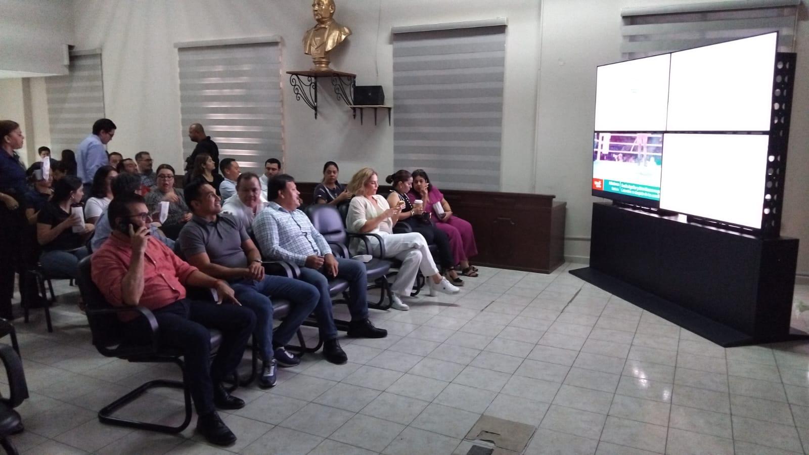 $!En Cabildo de Mazatlán viven la emoción de la participación de Marco Verde en los Olímpicos