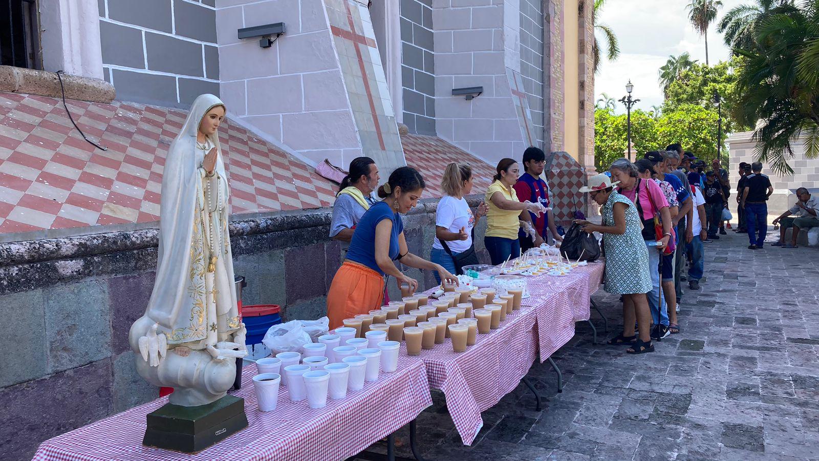 $!Ayuda comedor comunitario en Catedral de Mazatlán a personas sin hogar desde 4 años