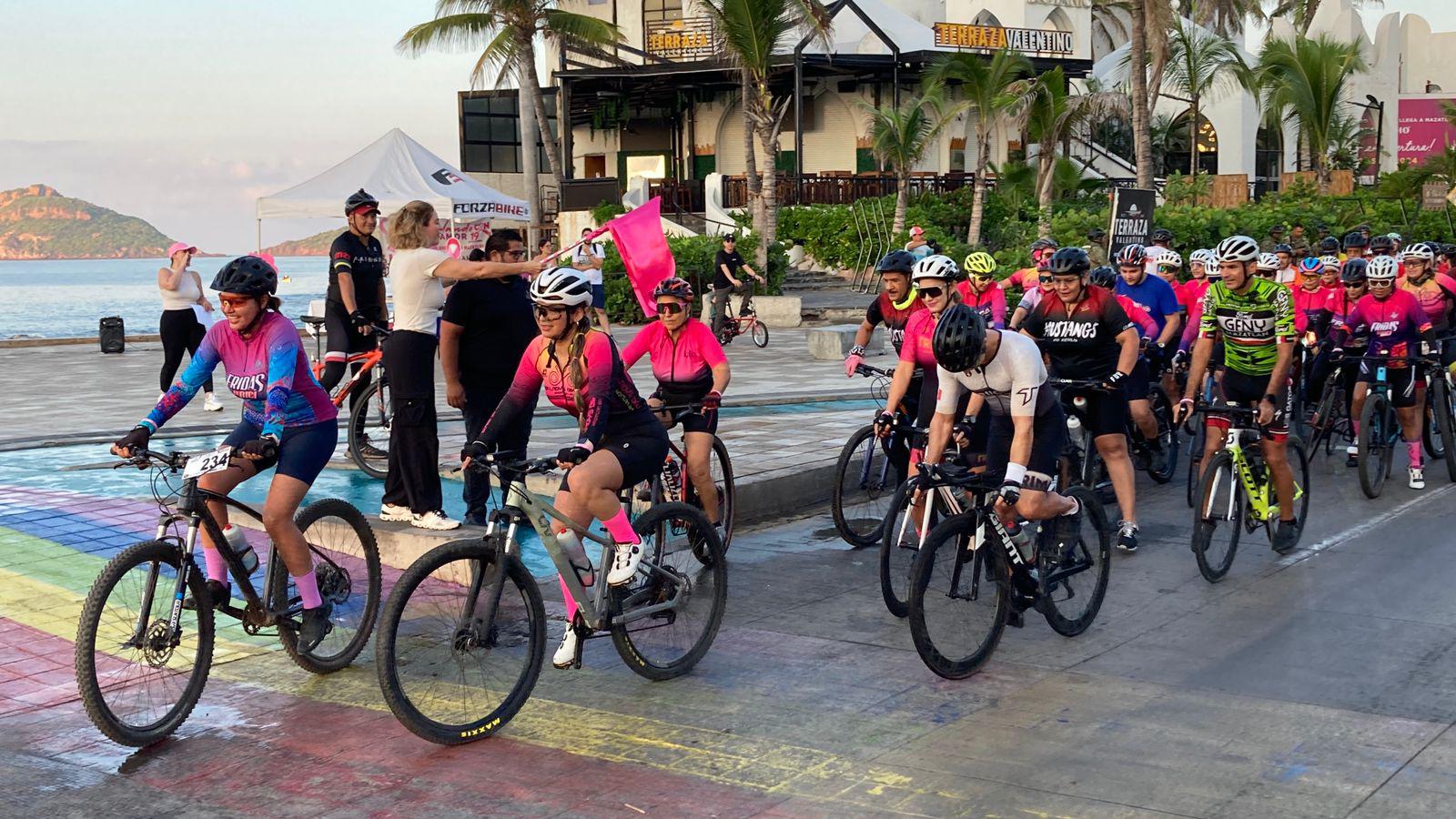 $!Ciclistas se suman a la Rodada con Amor en el Día Mundial de la Lucha contra el Cáncer de Mama