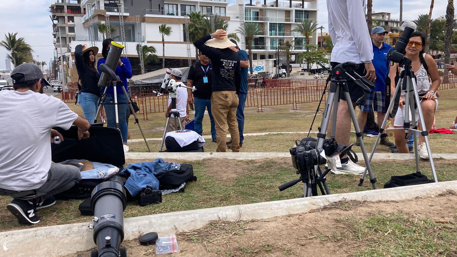 $!Capacitan a voluntarios de la Samaz para guiar la observación del eclipse de sol en Mazatlán