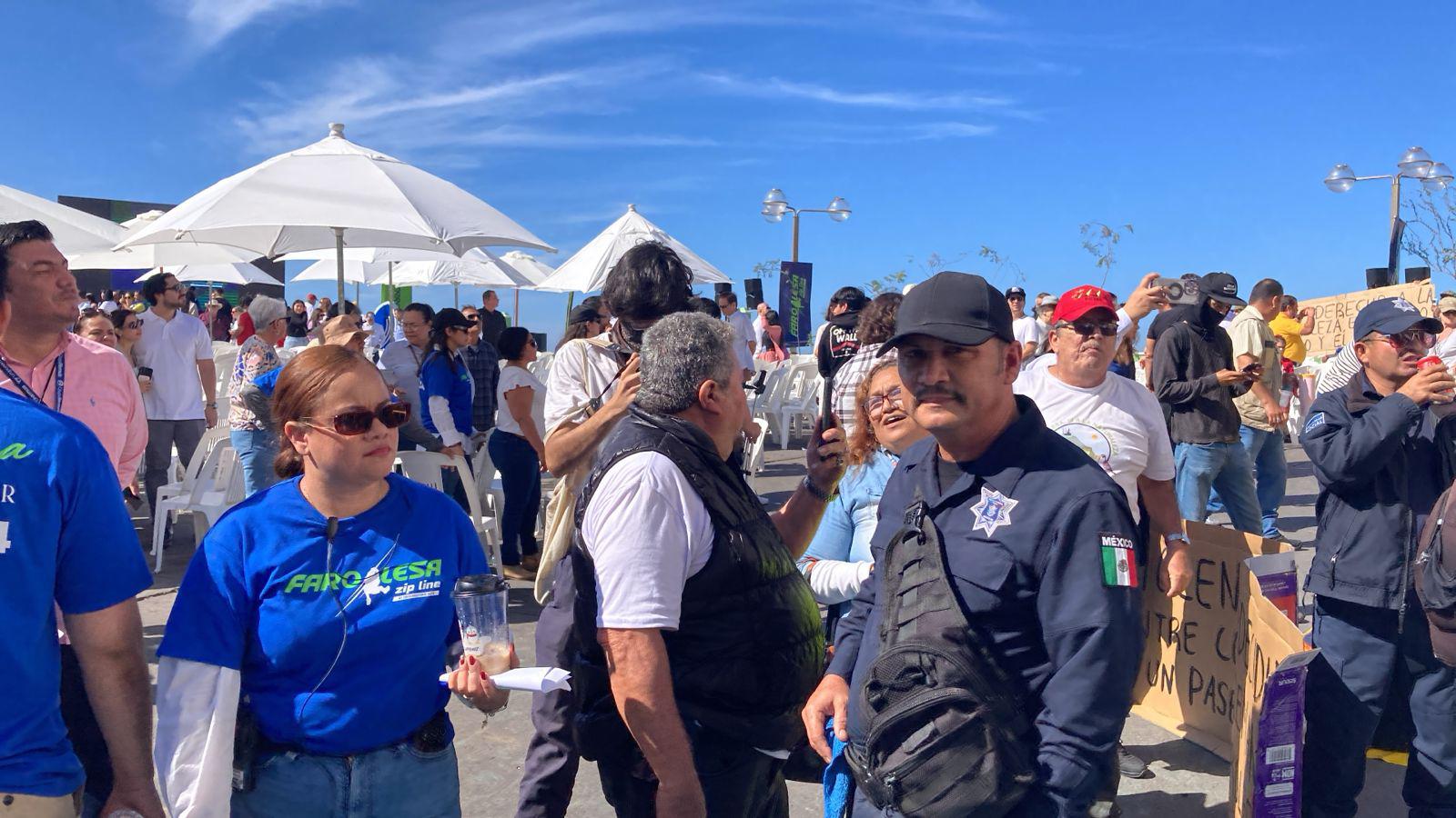 $!Colectivo en Defensa del Faro se manifiesta en celebración de apertura de la Tirolesa