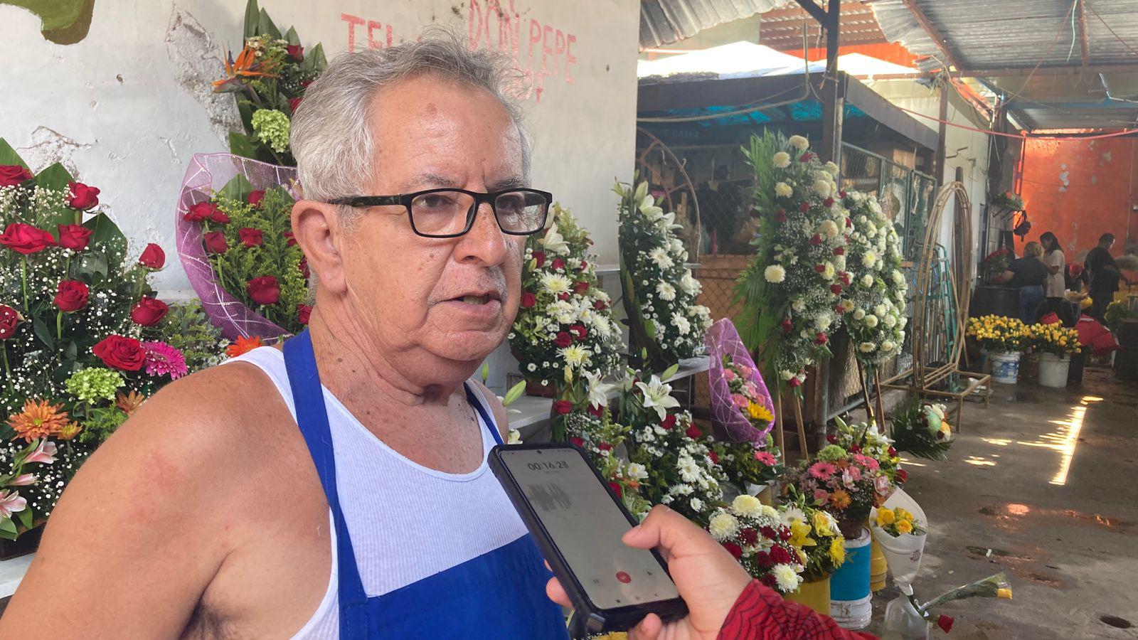 $!‘Fiebre’ de las flores amarillas se apodera de Mazatlán con ventas fluidas