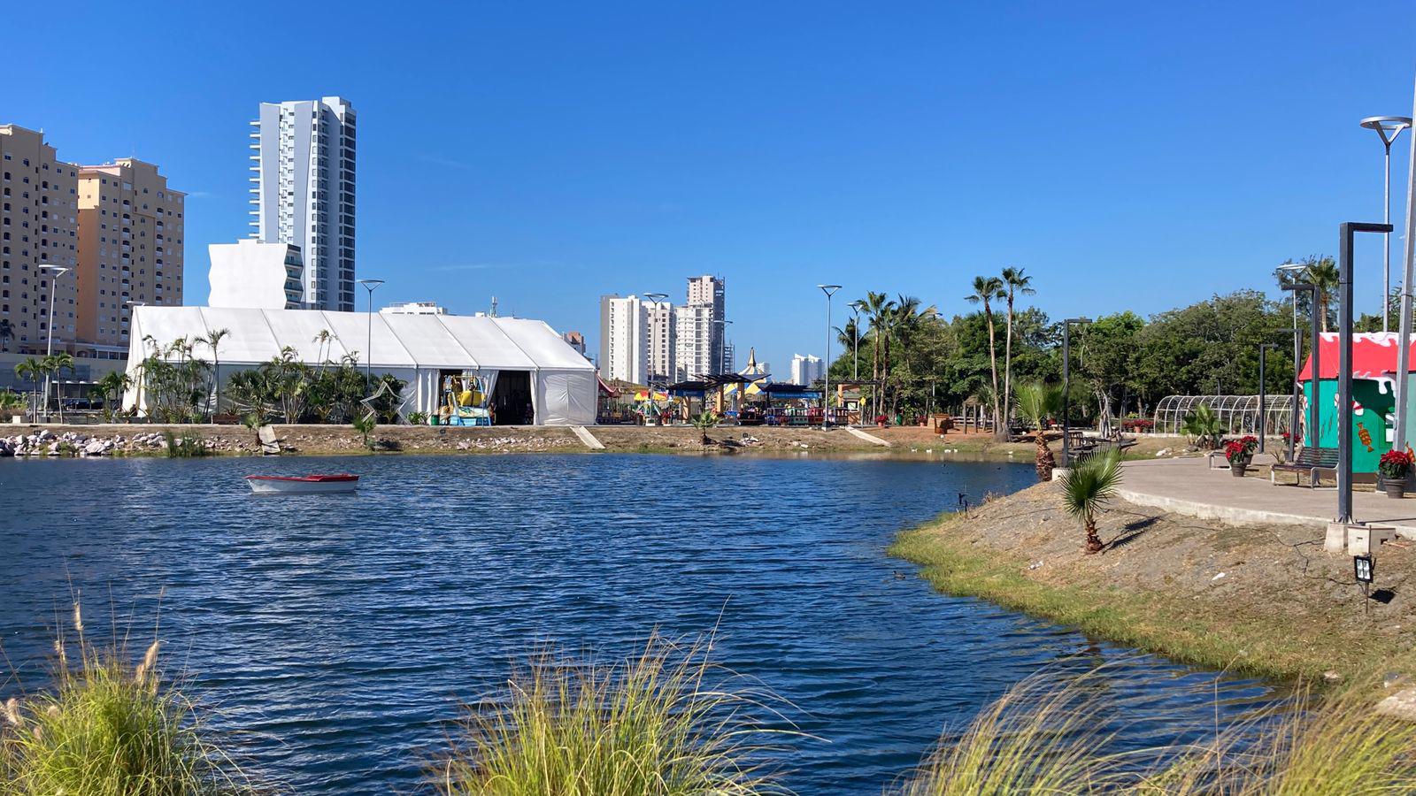 $!Ultiman detalles en Parque Central para la Villa Navideña 2024