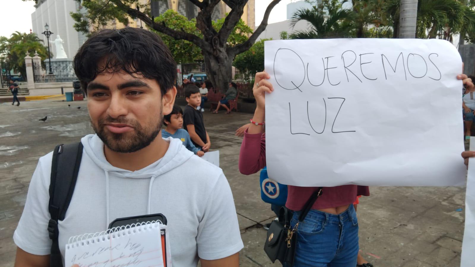 $!Reclaman vecinos de invasión en Mazatlán que les reinstalen servicio de electricidad