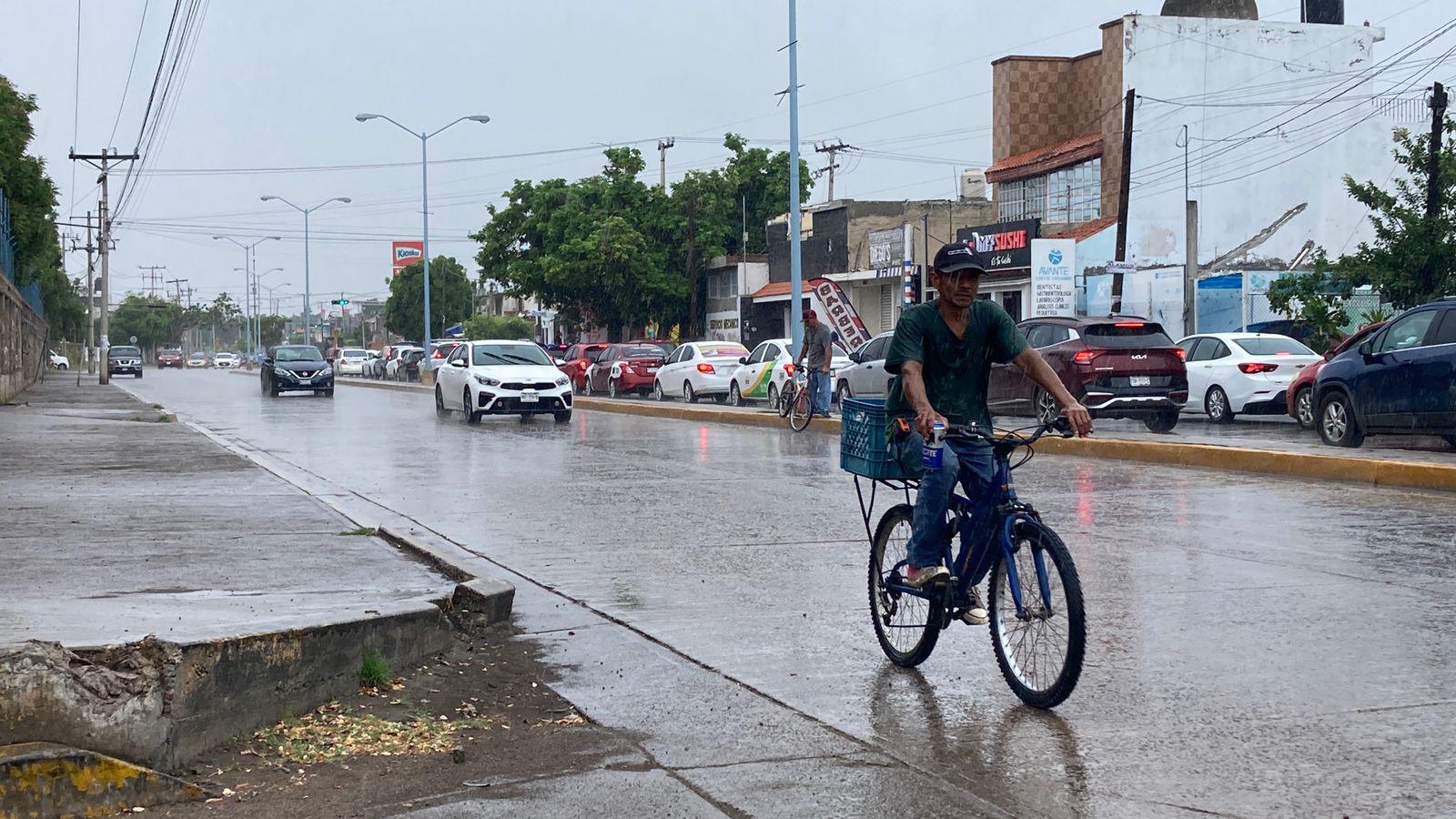 $!Llueve en gran parte de Mazatlán este sábado