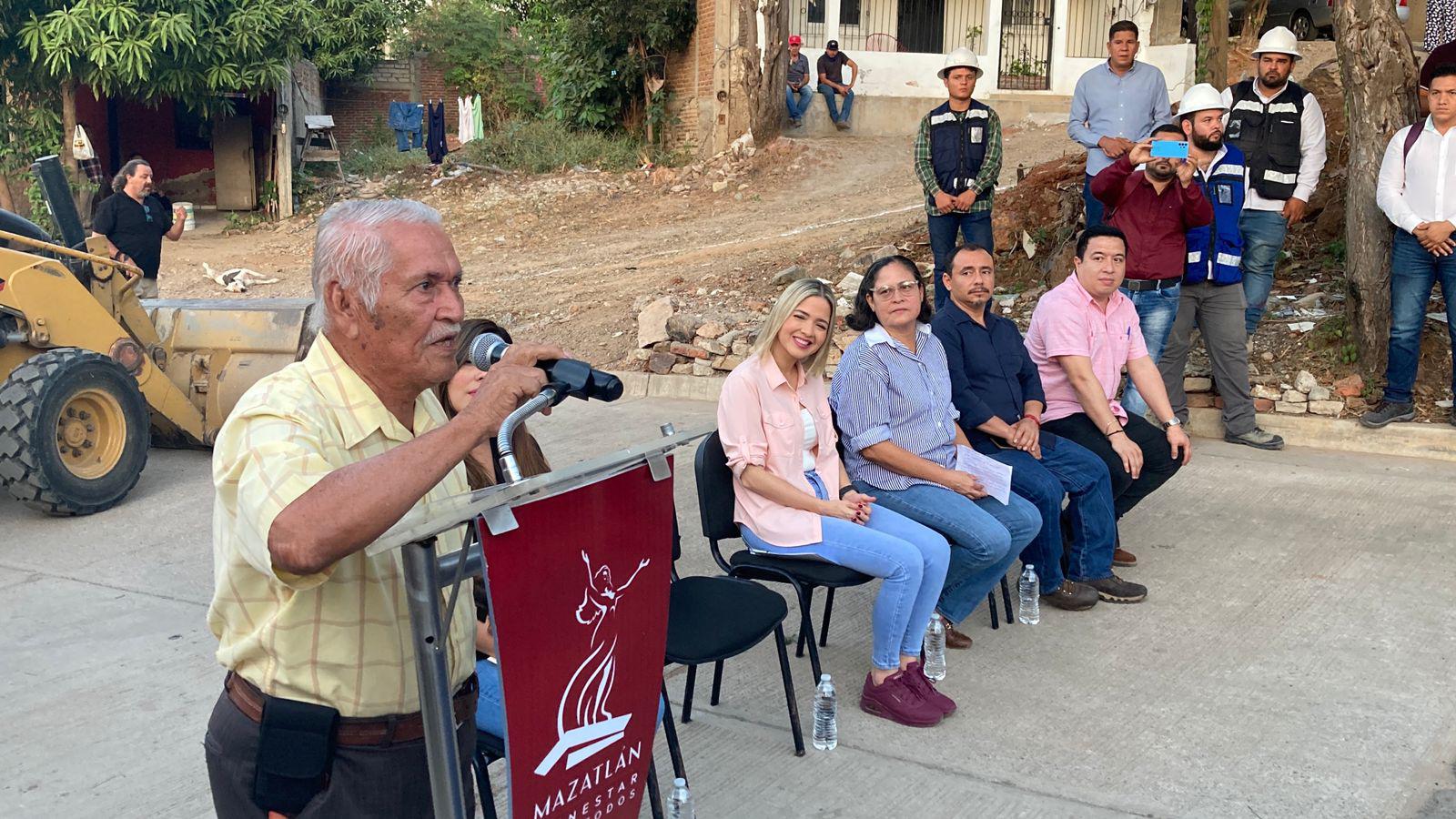 $!Arranca pavimentación en la calle Gansos de la Mazatlán I