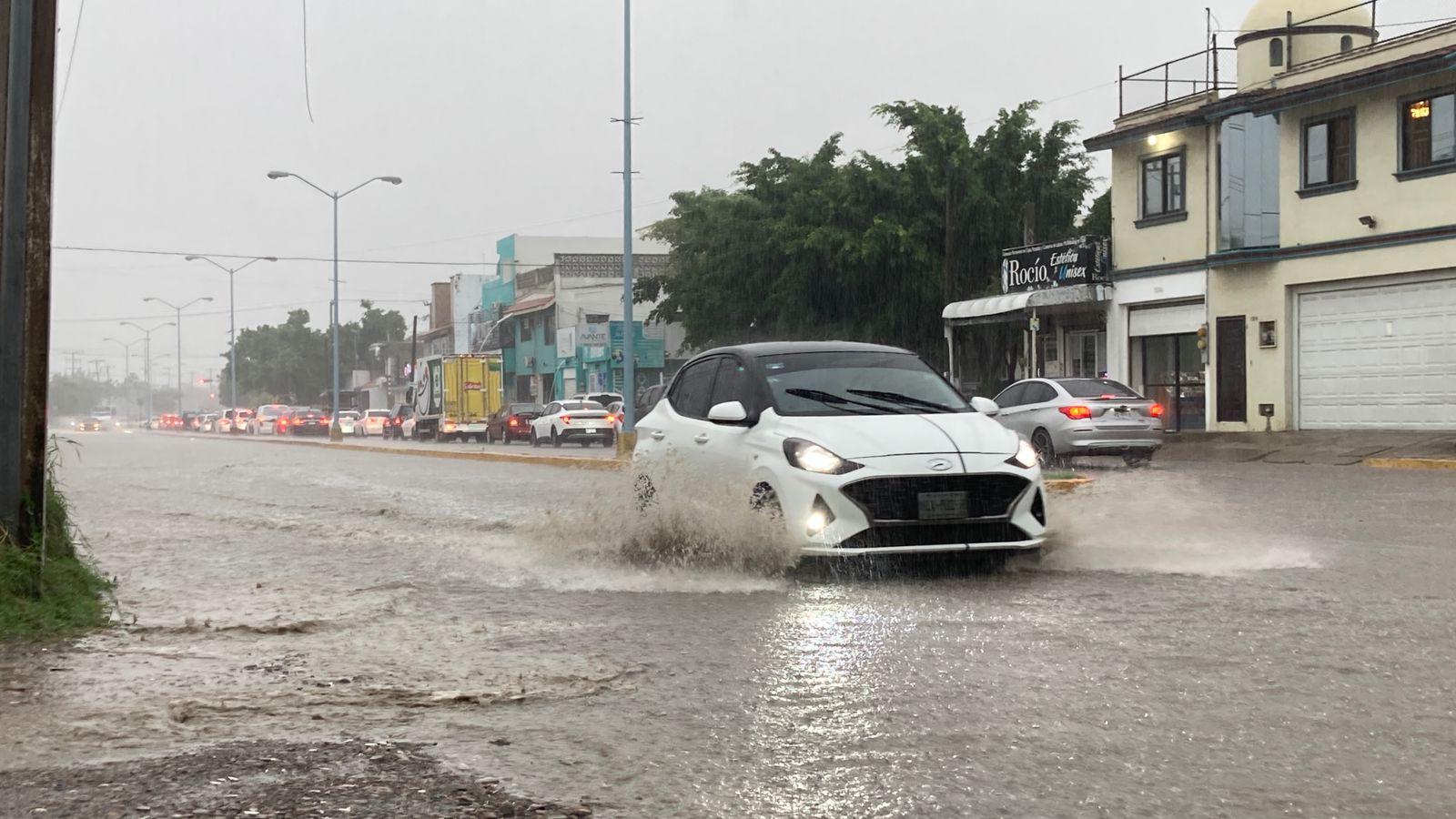 $!Llueve en gran parte de Mazatlán este sábado