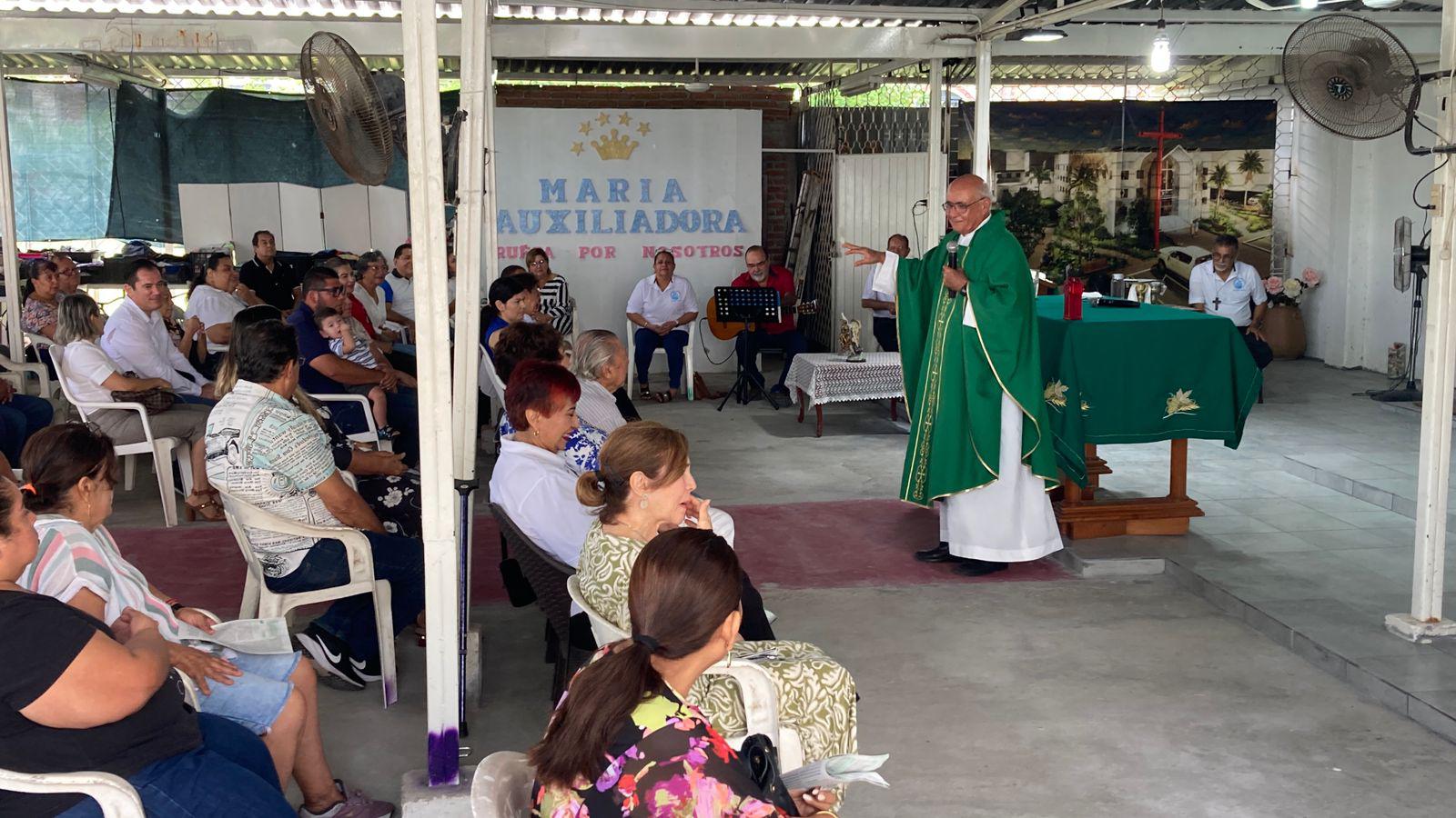 $!El Padre Amador Campos Serrano agradeció a todas las personas que los han apoyado en su apostolado.