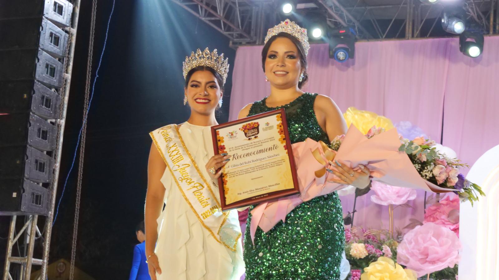 $!Coronan a Alexandra I como Reina Infantil de los Juegos Florales de la Feria en Rosario