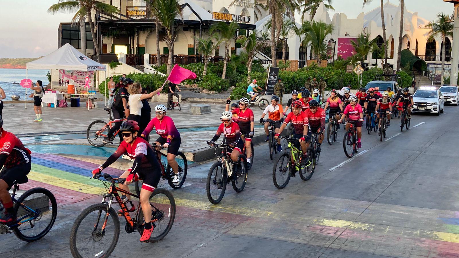 $!Ciclistas se suman a la Rodada con Amor en el Día Mundial de la Lucha contra el Cáncer de Mama