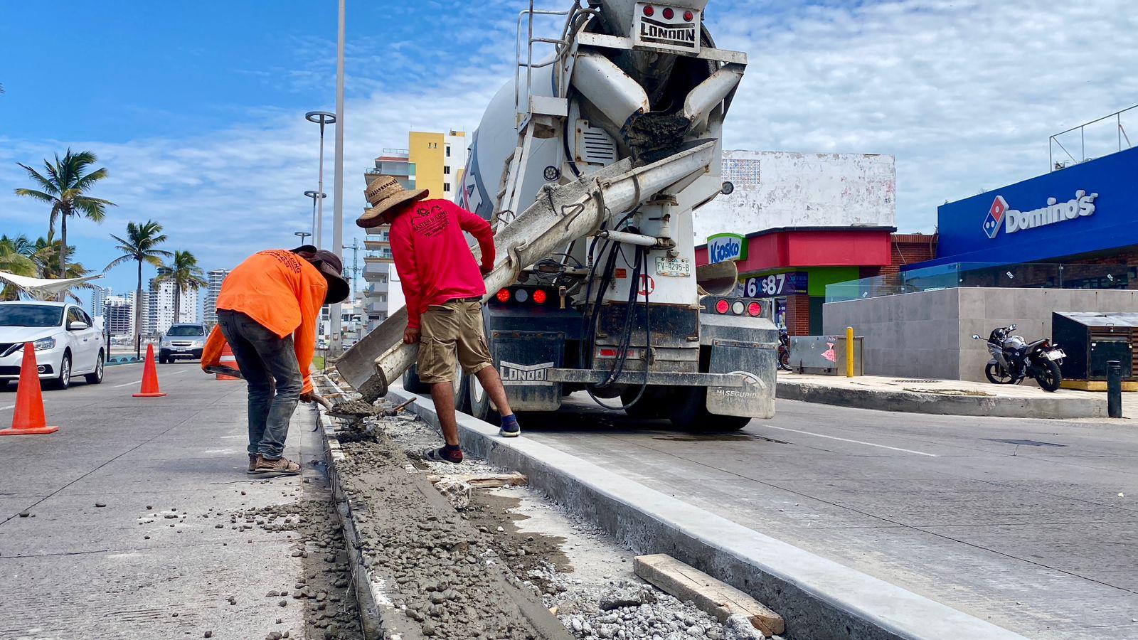 $!Cierra Ayuntamiento seis retornos en la Avenida del Mar; coloca jardineras