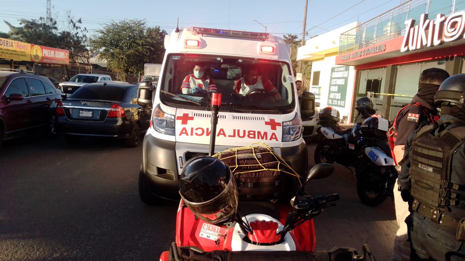 $!Matan a tiros a mujer mientras comía en restaurante en Culiacán, en pleno Día de la Eliminación de la Violencia contra las féminas