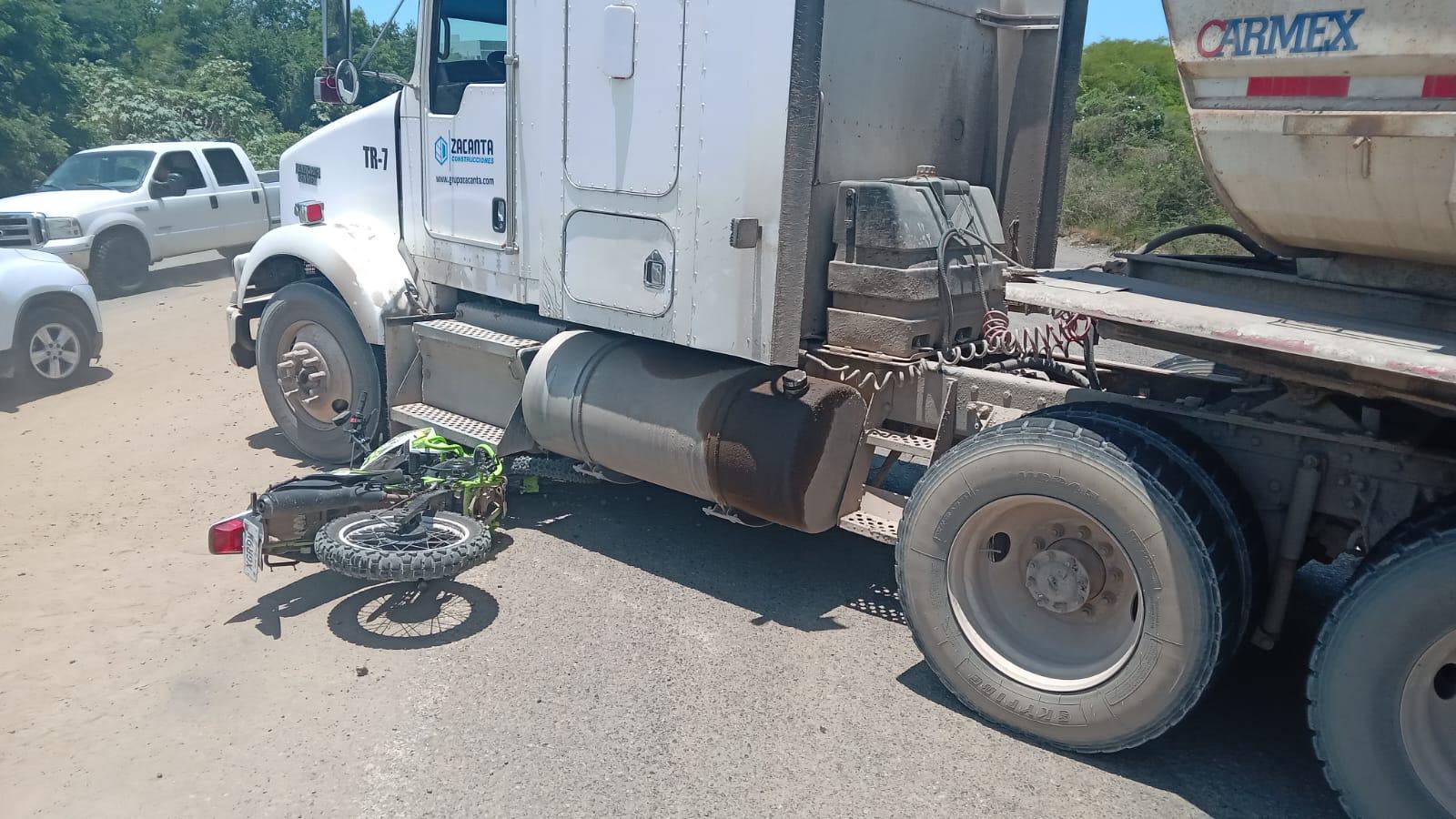 $!Motociclista choca con góndola en el Ramal Múnich, en Mazatlán