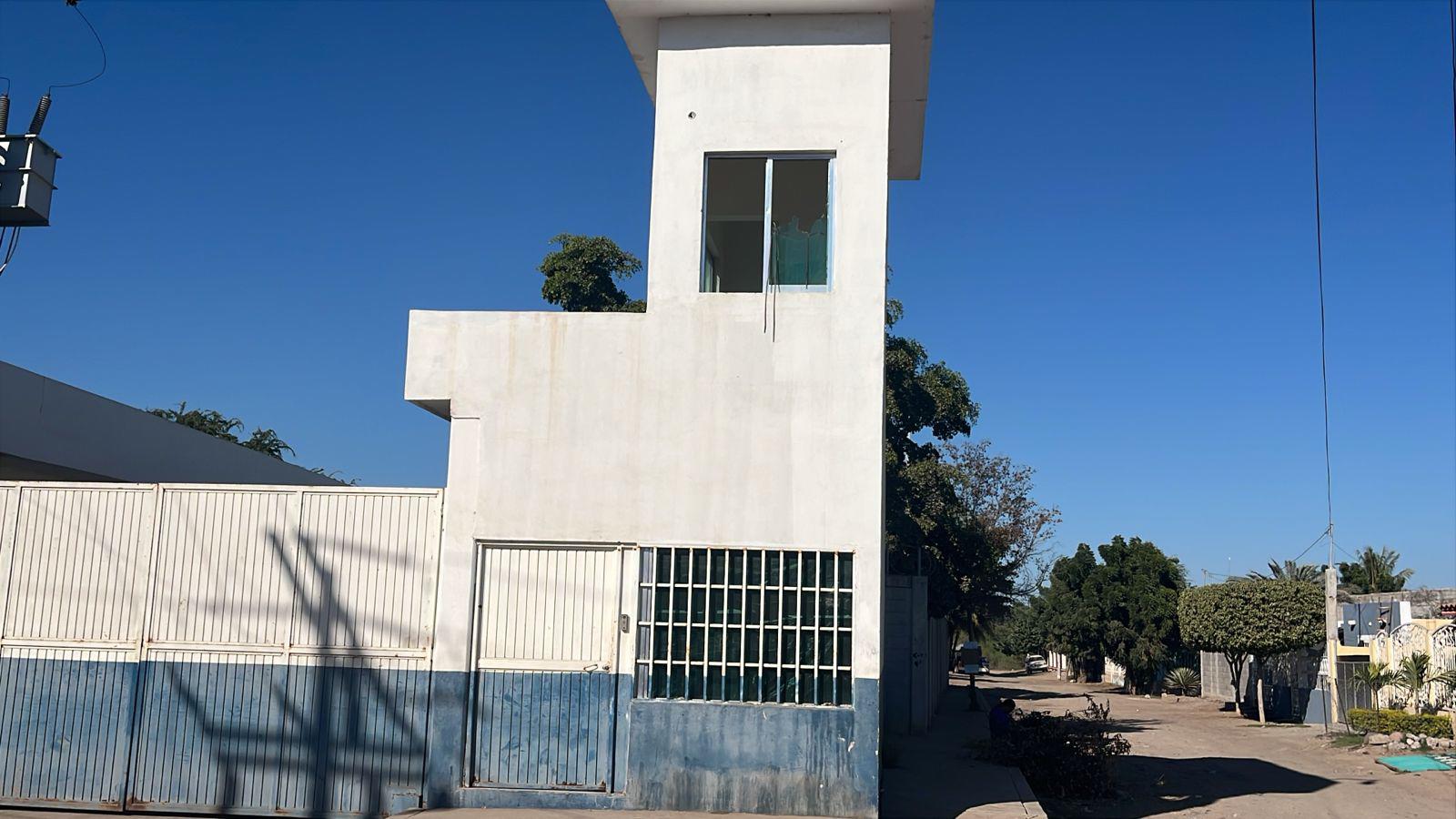 $!Atacan a balazos la base de la Policía Municipal de Navolato, en Villa Juárez