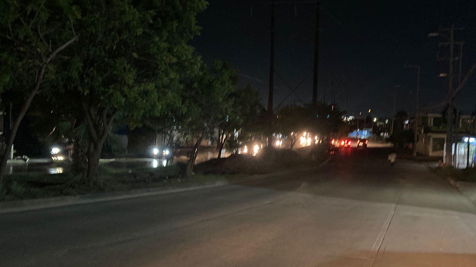 $!Denuncian vecinos años de oscuridad en avenida Santa Rosa, en Mazatlán