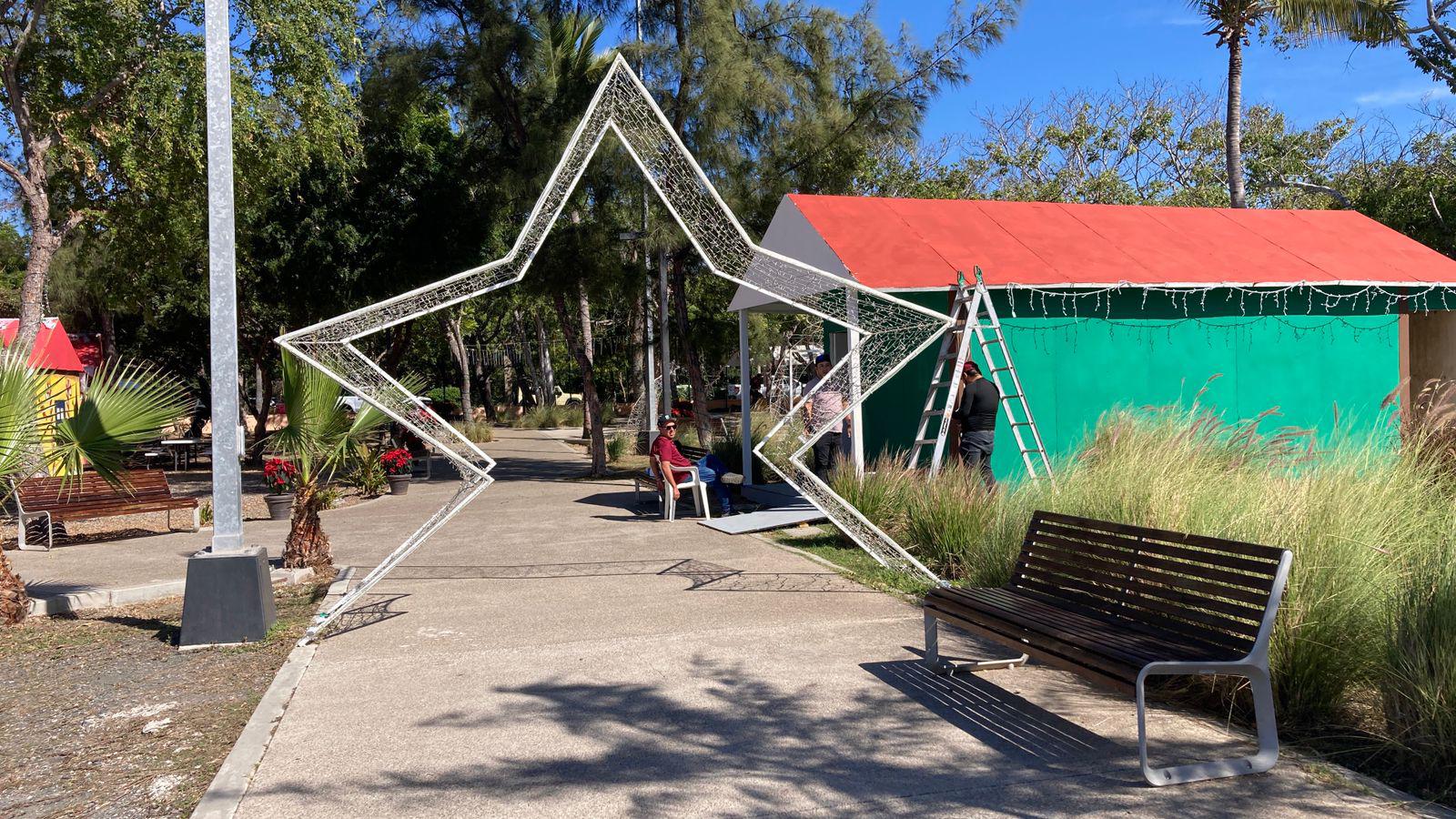 $!Ultiman detalles en Parque Central para la Villa Navideña 2024