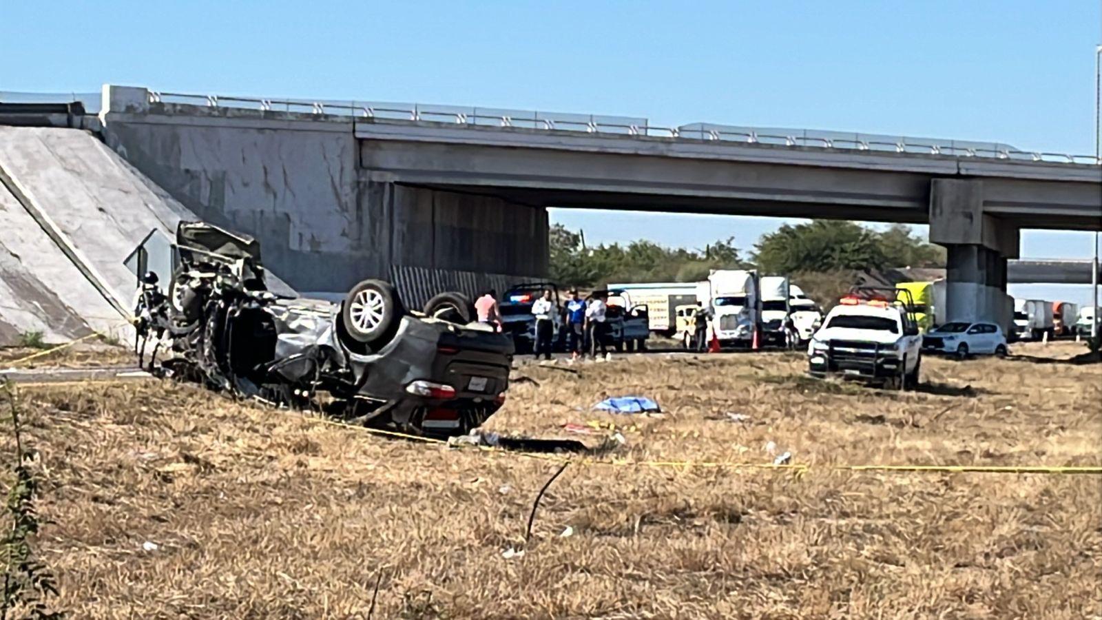 $!Mujer pierde la vida tras volcarse el auto enque viajaba en el trébol de Costa Rica